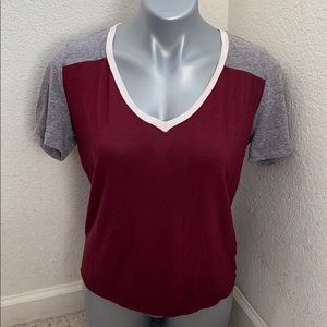 Essentials by full tilt vneck shirt size L
